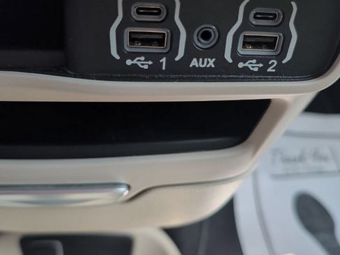 Used 2024 Chrysler Pacifica Touring-L FWD image 28