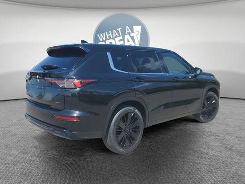 New 2026 Mitsubishi Outlander LE AWD/4WD image 3