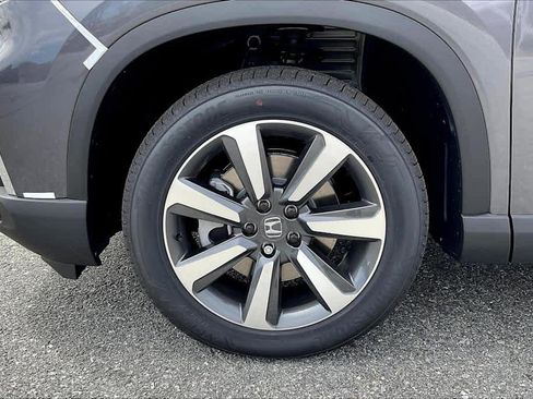 New 2025 Honda Pilot Touring image 8