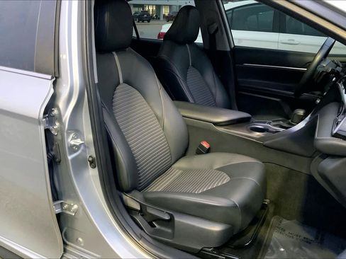 Used 2023 Toyota Camry SE image 8