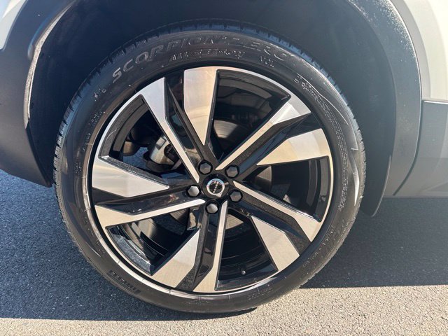 Used 2026 Volvo XC40 B5 Plus AWD/4WD image 9
