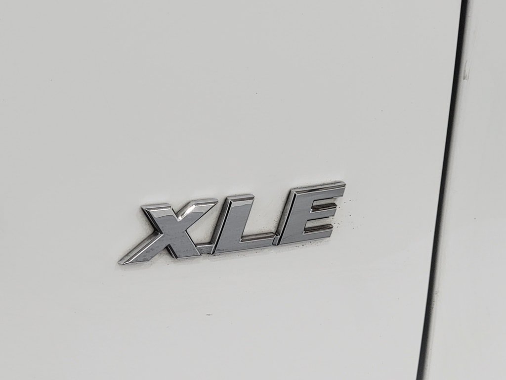 Used 2021 Toyota RAV4 XLE FWD image 9