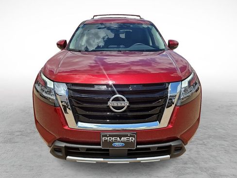 Used 2024 Nissan Pathfinder SL FWD image 3