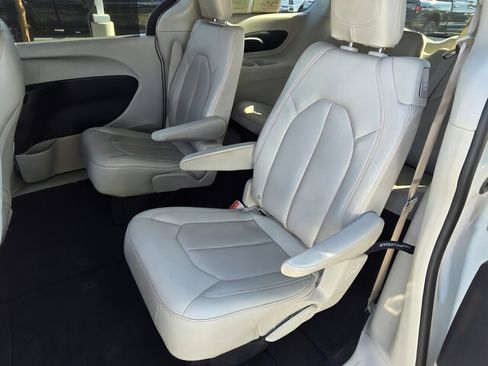 Used 2021 Chrysler Voyager Lxi image 19