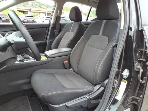 Used 2025 Nissan Sentra SV FWD image 6
