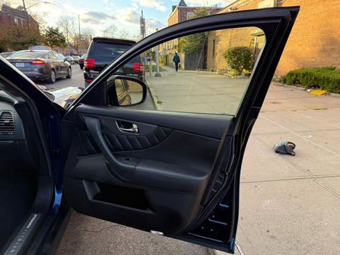 Used 2015 INFINITI QX70 AWD w/ Premium Package image 23