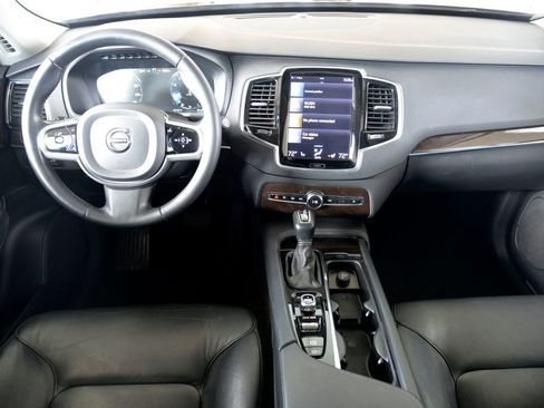 Used 2017 Volvo XC90 T6 Momentum w/ Momentum Plus Package AWD/4WD image 17