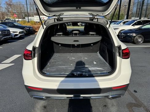 Used 2025 Mercedes-Benz GLC 300 4MATIC image 11