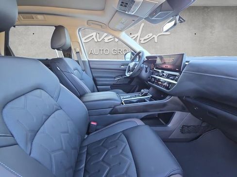 New 2026 Nissan Pathfinder Platinum image 24