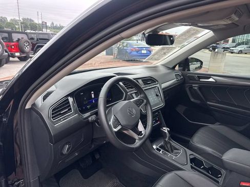 Used 2023 Volkswagen Tiguan SE FWD image 14