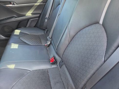 Used 2018 Toyota Camry XSE FWD image 9
