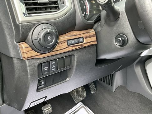 Used 2020 Nissan Titan SL w/ Moonroof Package image 45