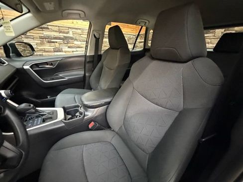 Used 2021 Toyota RAV4 XLE AWD/4WD image 14