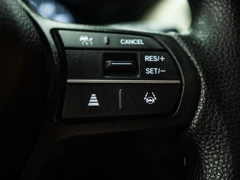 Used 2025 Honda HR-V LX image 17