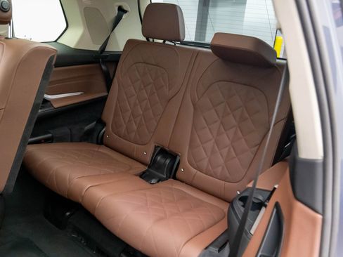 Certified 2025 BMW X7 xDrive40i w/ Premium Package image 17