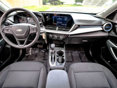 Used 2026 Chevrolet Trax LS w/ LS Convenience Package FWD image 14