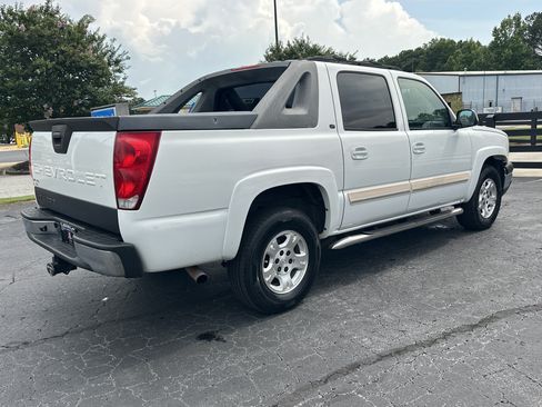 Used 2005 Chevrolet Avalanche Z66 w/ Sun And Sound Package RWD image 8