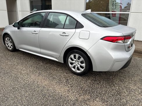 Used 2023 Toyota Corolla LE FWD image 2