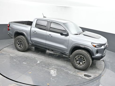 Used 2024 Chevrolet Colorado ZR2 w/ ZR2 Convenience Package III AWD/4WD image 32
