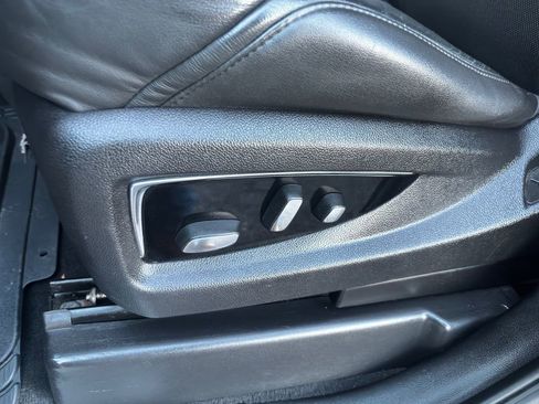 Used 2016 Cadillac Escalade ESV Luxury image 34