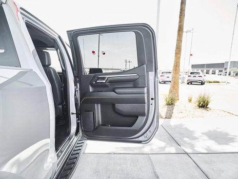 Used 2024 GMC Sierra 1500 AT4 w/ Technology Package AWD/4WD image 13