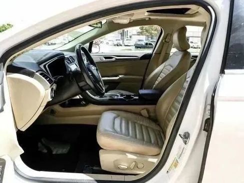 Used 2016 Ford Fusion SE w/ Equipment Group 502A FWD image 4