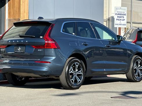 Used 2022 Volvo XC60 B5 Momentum w/ Climate Package image 2