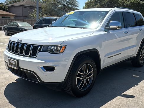 Used 2020 Jeep Grand Cherokee Limited w/ Luxury Group II image 3