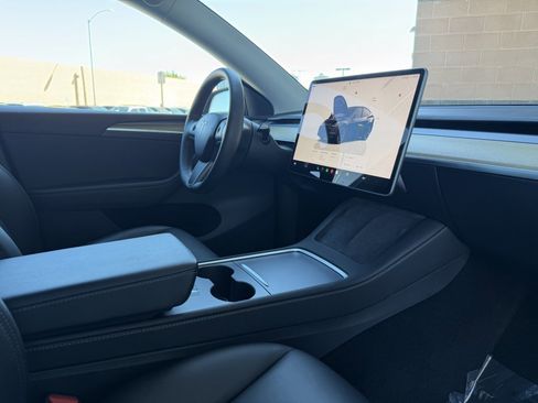 Used 2023 Tesla Model Y Long Range image 44