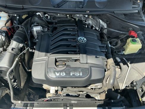 Used 2013 Volkswagen Touareg Sport AWD/4WD image 24