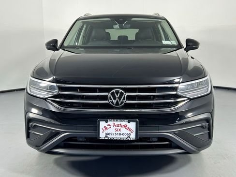 Used 2023 Volkswagen Tiguan SE w/ Panoramic Sunroof Package AWD/4WD image 2