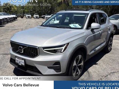 Used 2024 Volvo XC40 B5 Core w/ Climate Package AWD/4WD image 1