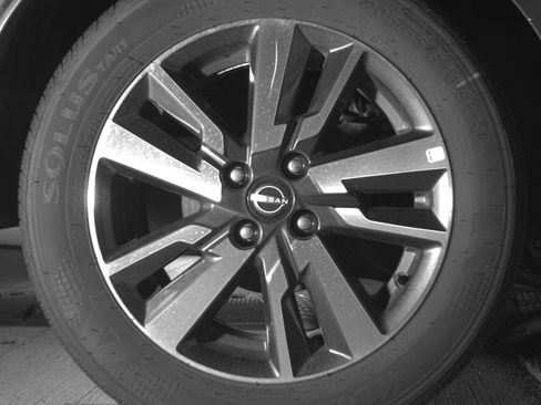 Used 2025 Nissan Versa SV image 12