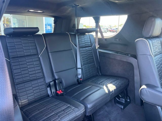 Used 2024 Cadillac Escalade ESV V w/ Heavy-Duty Trailer Package AWD/4WD image 31