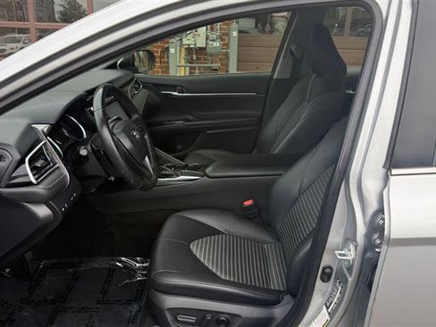 Used 2018 Toyota Camry SE image 25
