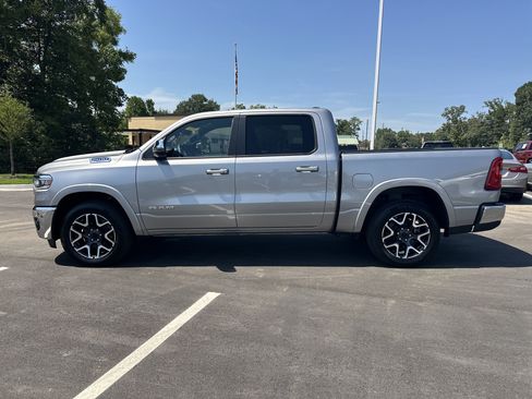 Used 2025 RAM 1500 Laramie AWD/4WD image 5