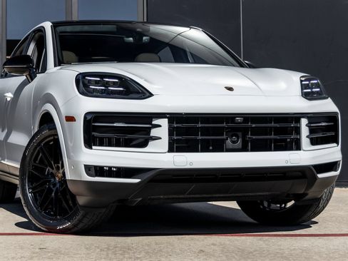 Certified 2026 Porsche Cayenne Coupe AWD/4WD image 9