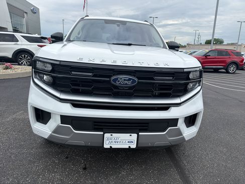 Used 2025 Ford Expedition Platinum AWD/4WD image 3