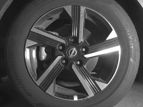 Used 2025 Nissan Sentra SV image 12