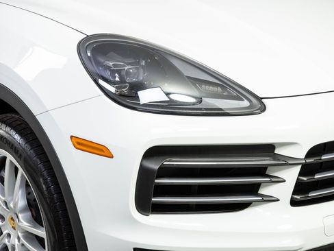 Certified 2023 Porsche Cayenne AWD/4WD image 37
