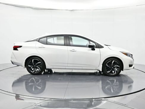New 2025 Nissan Versa SR w/ Trunk Package FWD image 4