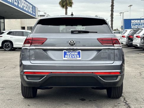 Certified 2022 Volkswagen Atlas Cross Sport SE image 4