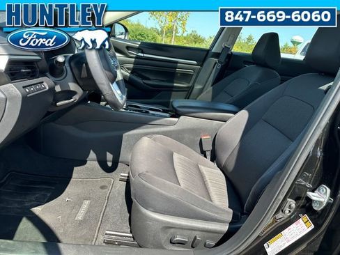 Used 2022 Nissan Altima 2.5 SV w/ SV Premium Package image 17