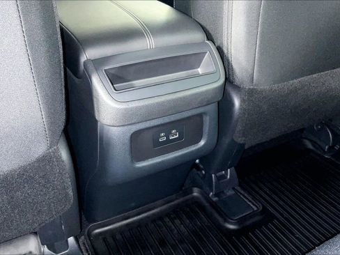 Used 2025 Nissan Pathfinder S image 33