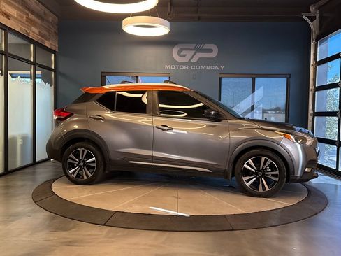 Used 2020 Nissan Kicks SR w/ Exterior Package FWD image 2