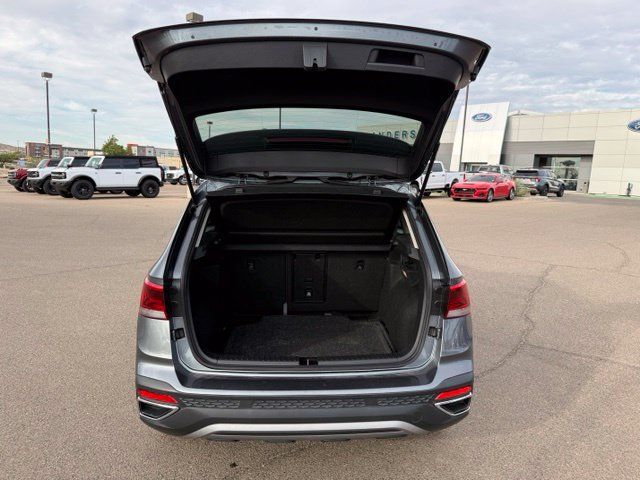Used 2022 Volkswagen Taos SE FWD image 35