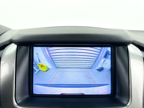 Used 2018 Chevrolet Suburban LT image 10