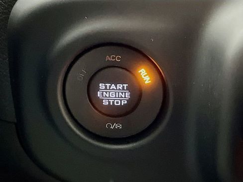 Used 2021 Jeep Gladiator Willys image 16