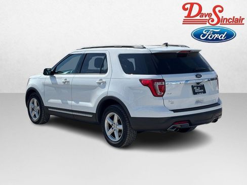 Used 2018 Ford Explorer XLT FWD image 9