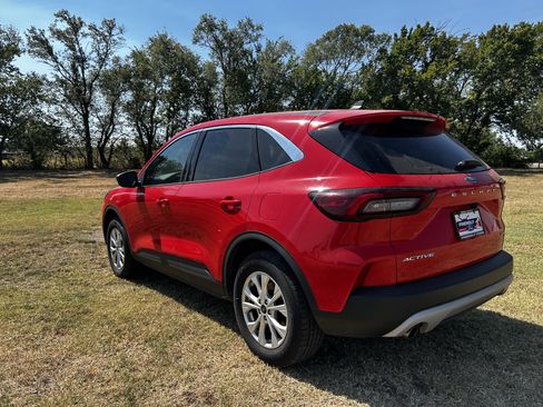 Used 2024 Ford Escape Active AWD/4WD image 3